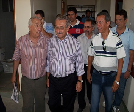 Maranhão inspeciona obras do hospital em Taperoá 