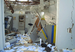    	 Quadrilha explode a agência bancária em Caçimbas